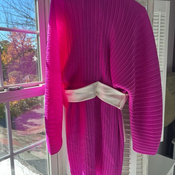 Solace London Tanzy Magenta Pleated Large Bow Long Sleeve Mini Cocktail Dress - Picture 5 of 7